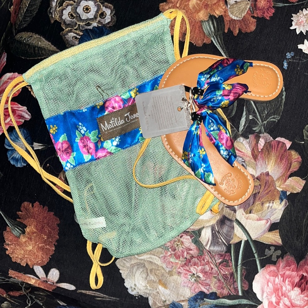 Toddler girls Matilda Jane flip flops.